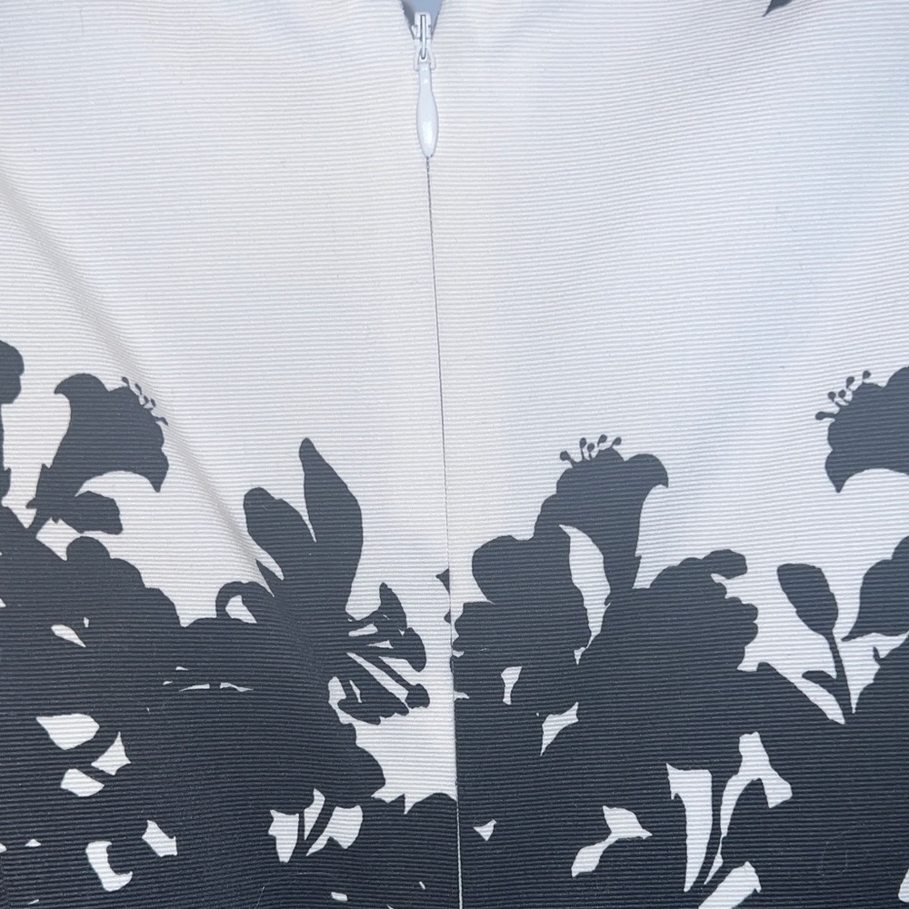 White House Black Market Floral Fit & Flare Mini Dress SZ 2 B&W Sleeveless - Picture 11 of 16